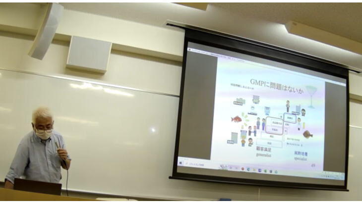 関西大学 食のリスクマネジメント講座 安達講師の登壇風景